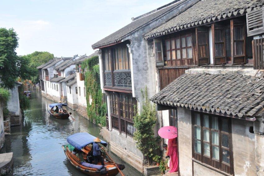 父母爱情作为一部90年代的家庭剧,为啥剧中从未有过年的情节呢?